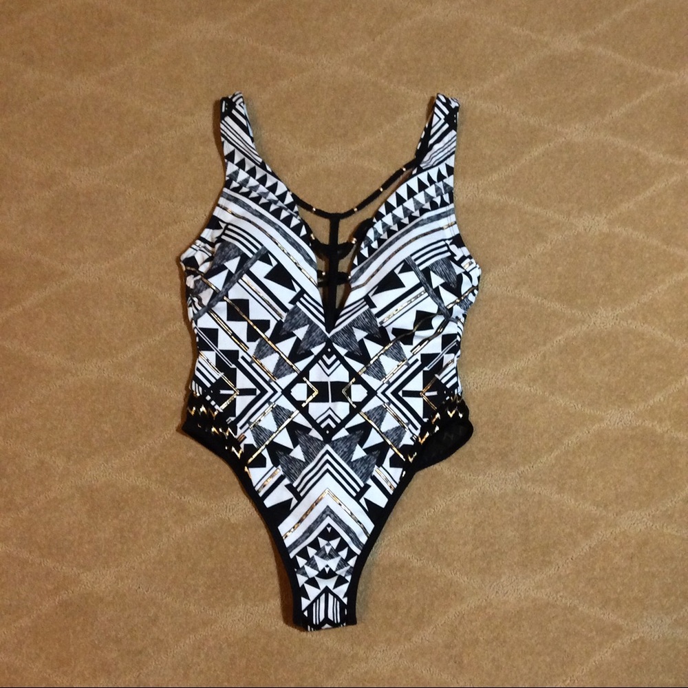 Ashley Graham X S4A NWOT One-Piece Swimsuit, 4